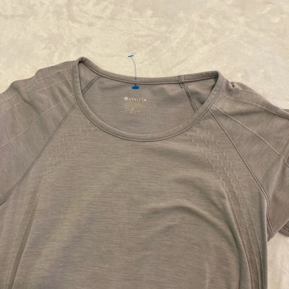 Athleta Wick and Vent Women's Gray Tee Small